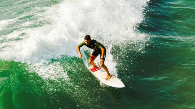 应援声不断：全球篮球巨星迎战擂台激情碰撞，篮球应援牌图片